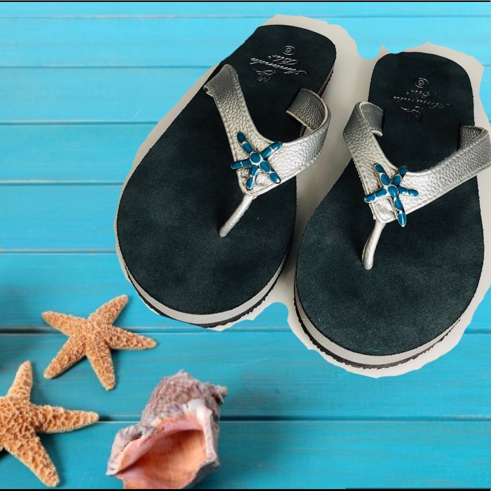 Amanda Blu Sandals w/ starfish emblem, women’s 6